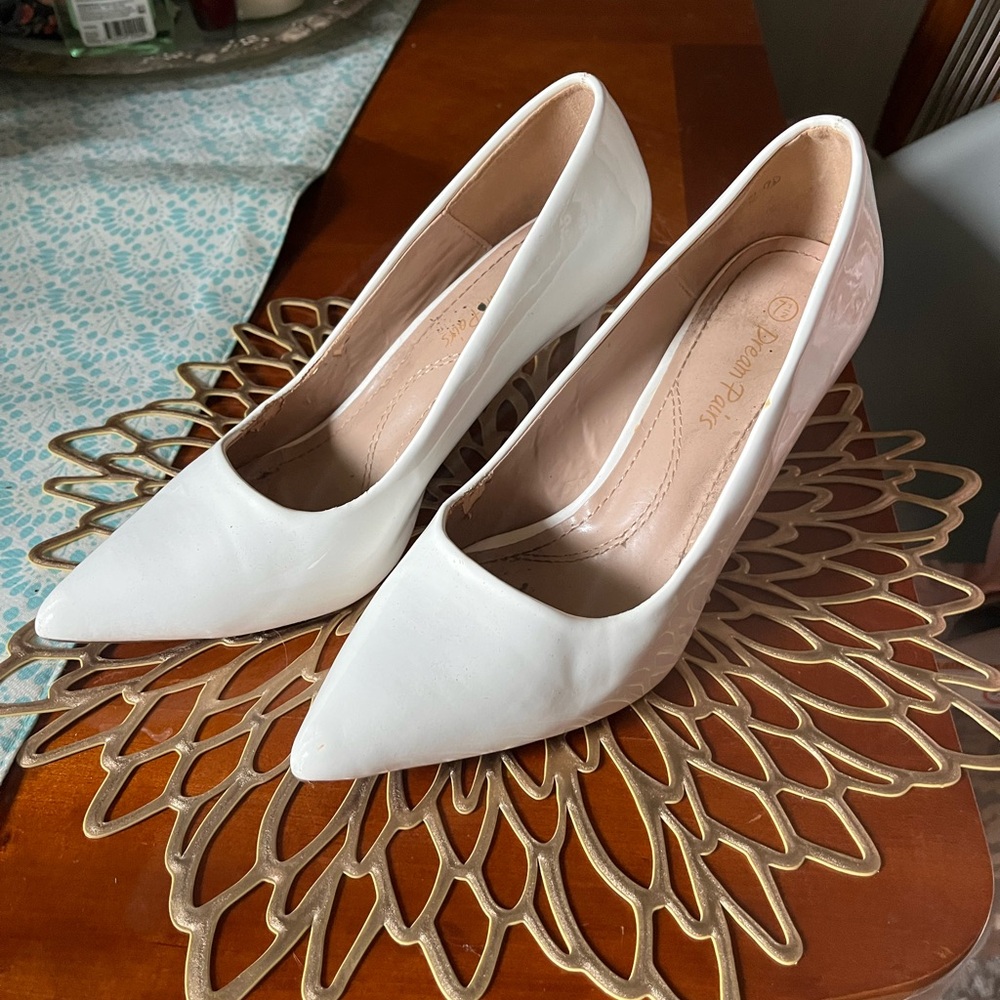 Dream Pairs Classic White Heels
